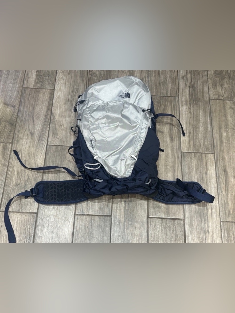 The North Face Zephyrus 26 L Backpack Hiking Daypack Womens Large Excellent